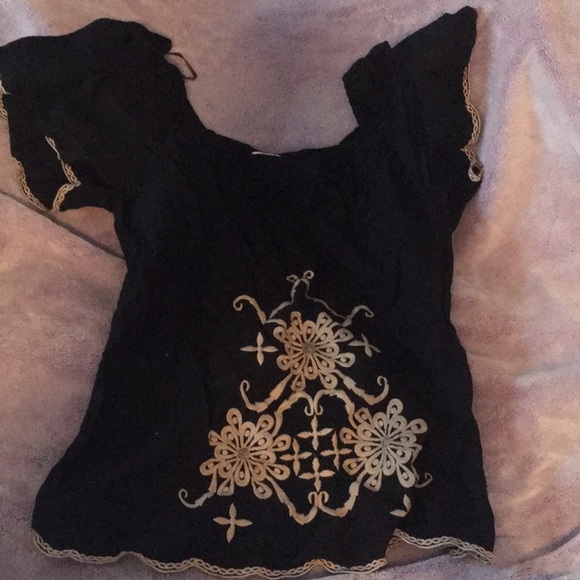 Embroidered Top🖤 - Picture 2 of 5